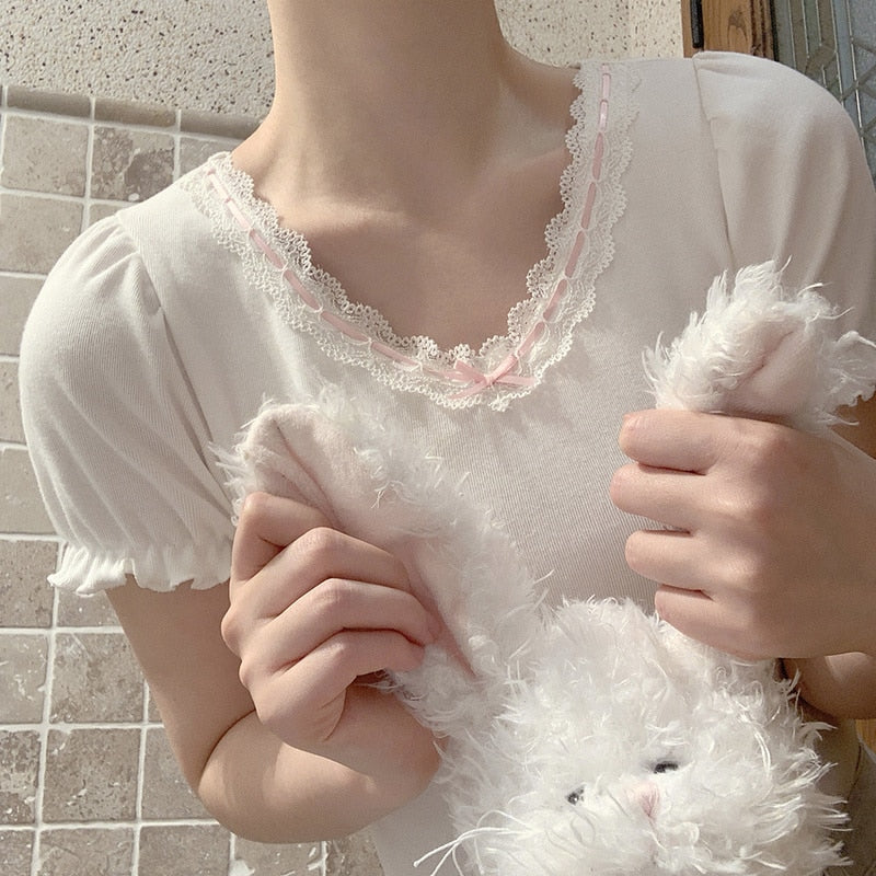 Simple Dollette White T-Shirt Sweet Girl Ribbon