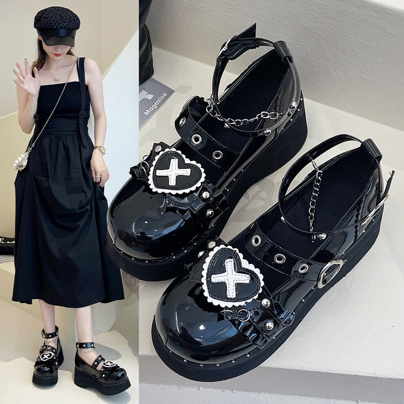 Gothic Lolita Heart Shoes Black White