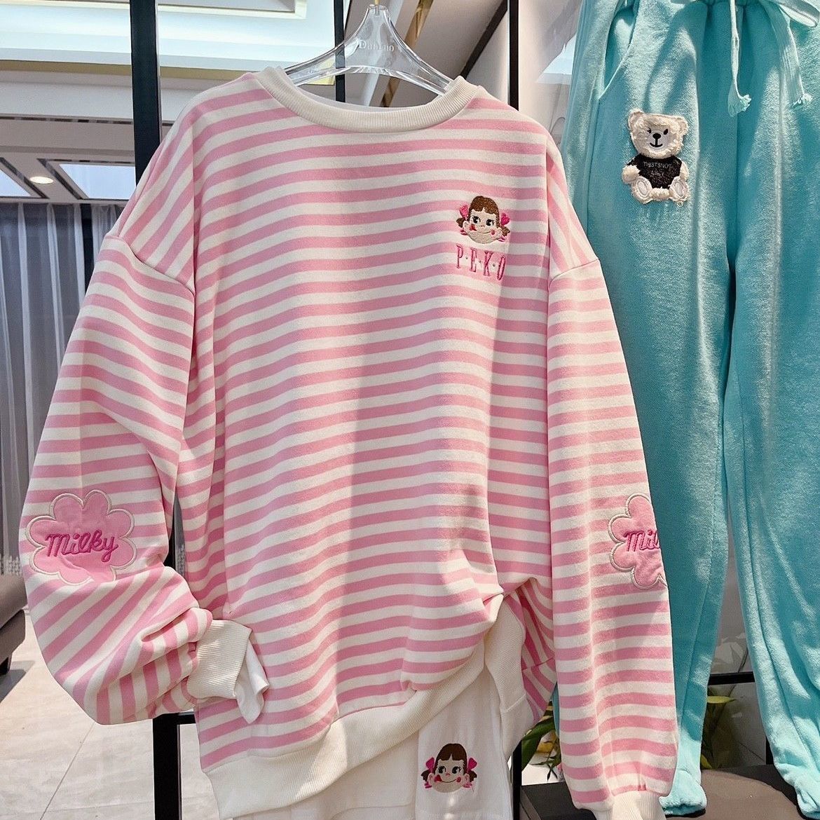 Kawaii Aesthetic White Pink Striped Sweatshirt