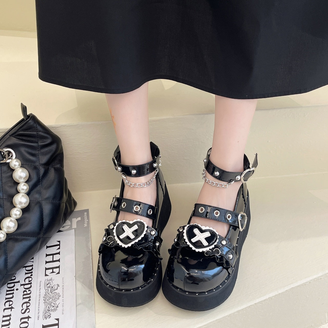Gothic Lolita Heart Shoes Black White