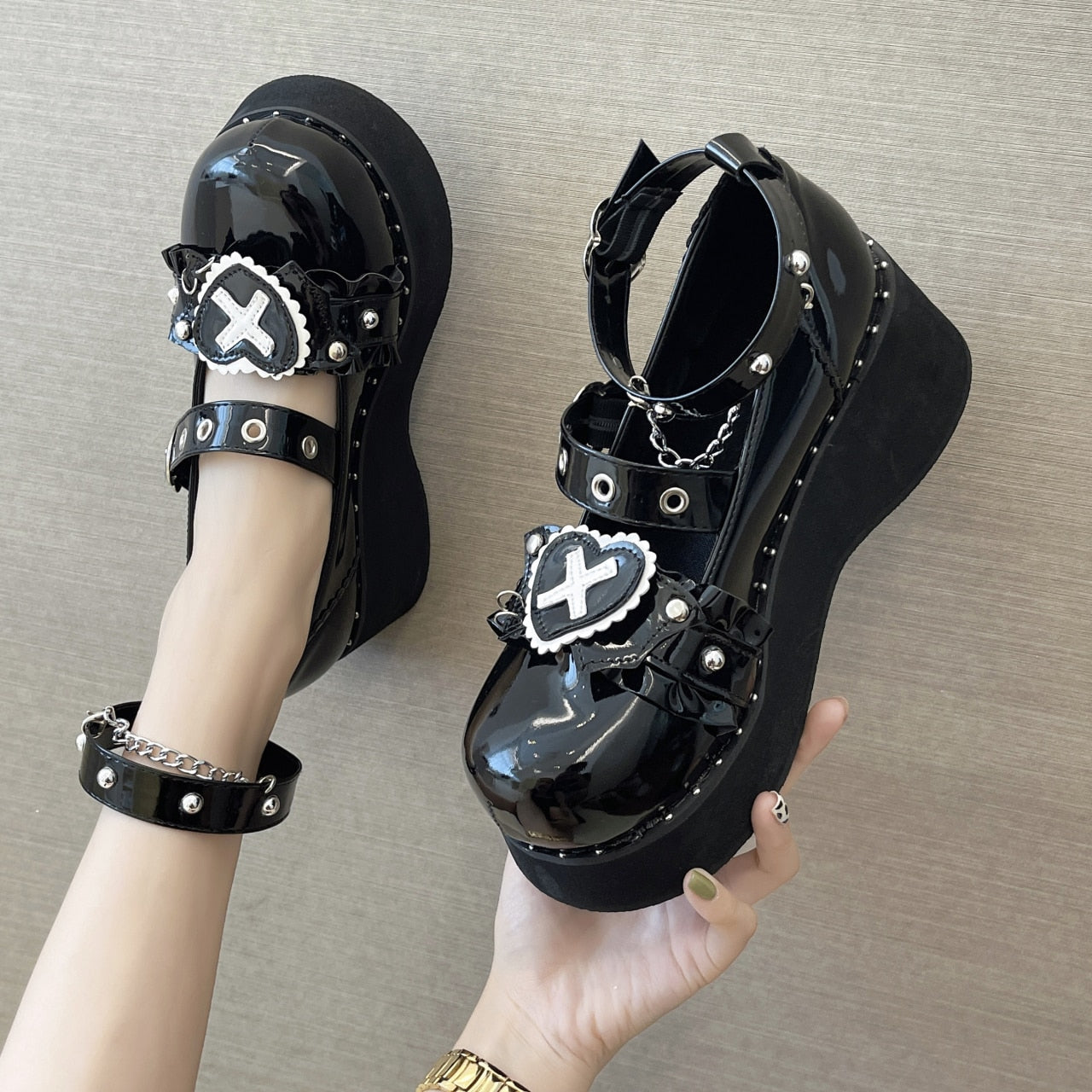 Gothic Lolita Heart Shoes Black White